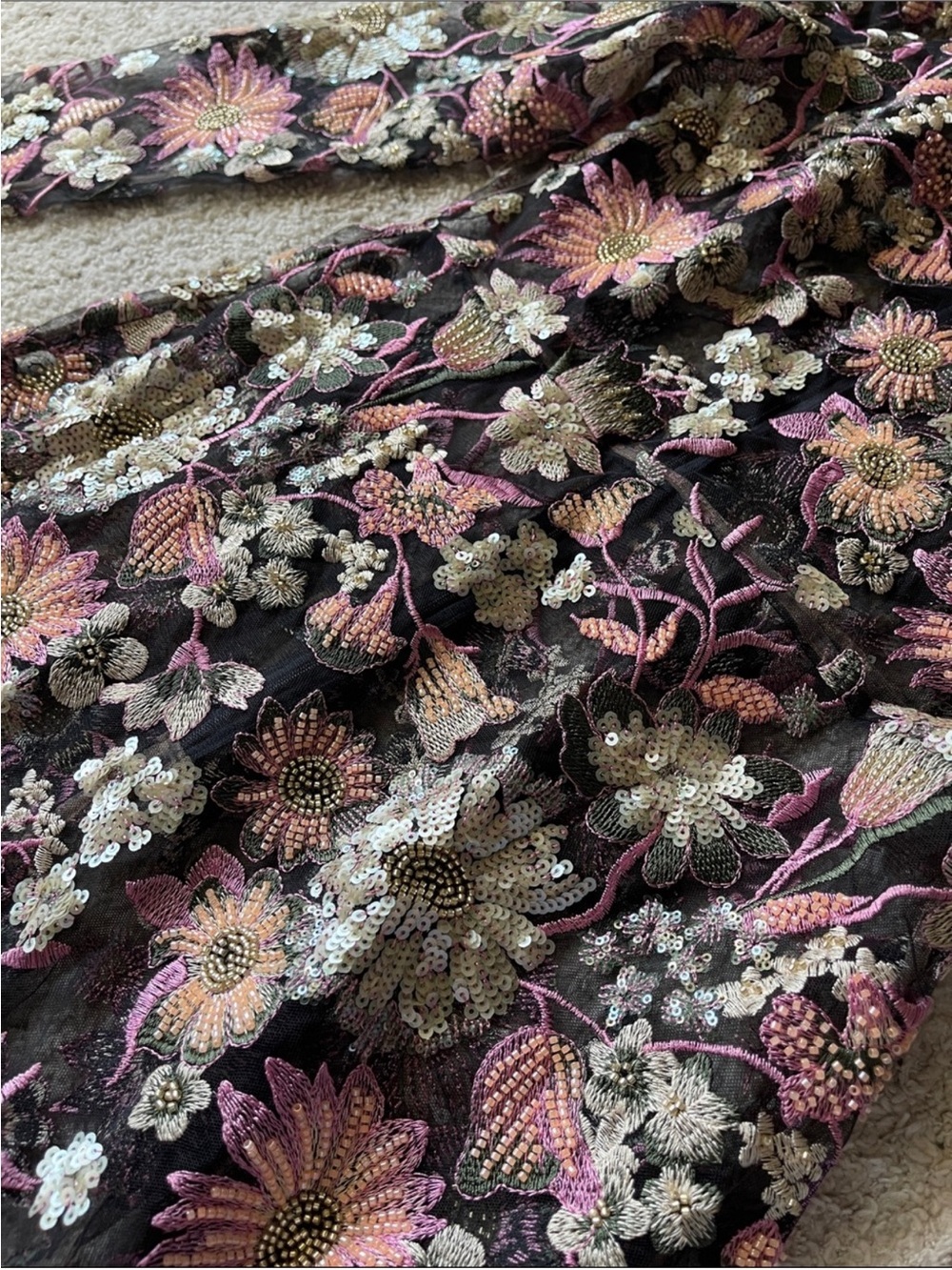 ✨NEW✨SAU LEE Goldie Dress Maxi Gown
Long Sleeve Beaded Floral - Picture 9 of 15